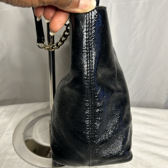 MICHAEL KORS Jet Set Gold Chain Black patent leather tote bag. - Picture 6 of 14